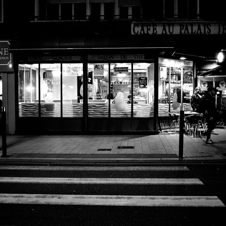 Outdoor terrace seating suitable for families in Florence